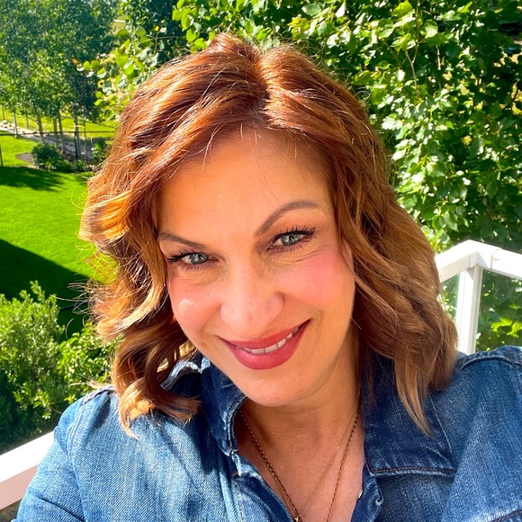 Meet your Posher, Tina - Picture 1 of 2